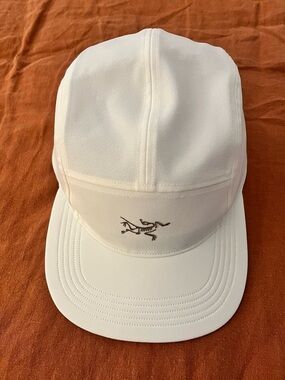 Arc’teryx Arctic Silk Calidum 5 Panel Cap.